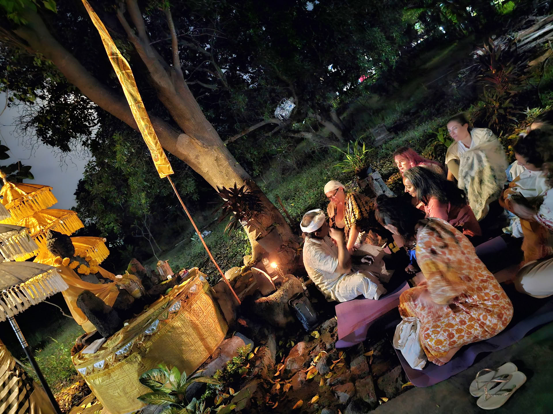 Cérémonie de pleine lune au Candi Buddha