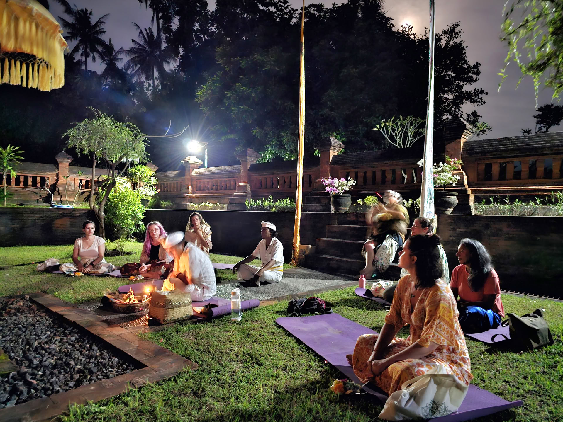 Cérémonie de pleine lune au Candi Buddha