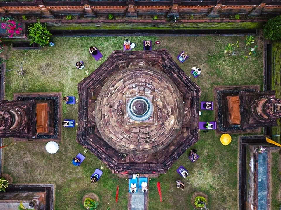 Cérémonie de pleine lune au Candi Buddha