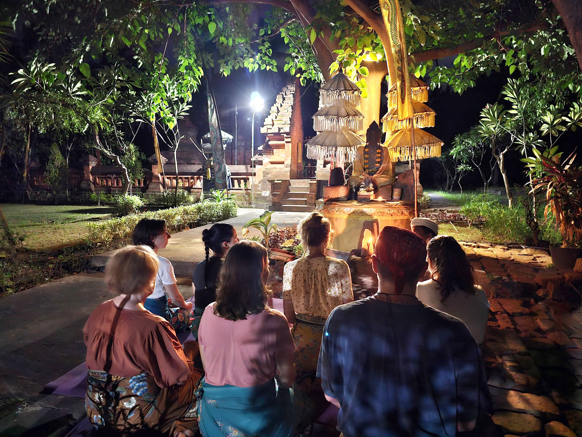 Cérémonie de pleine lune au Candi Buddha
