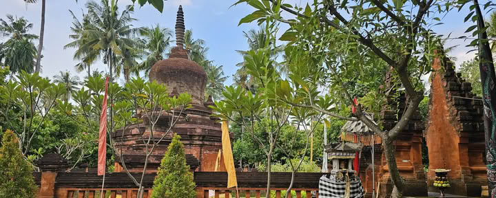 Cérémonie de pleine lune au Candi Buddha