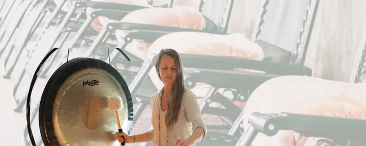 Acupuncture de groupe communautaire et voyage sonore avec Sonja