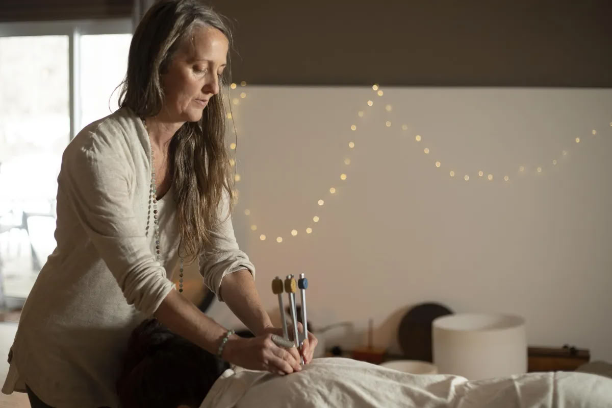 The Eight Extraordinary Journey : Une série de guérison sonore Acutonics