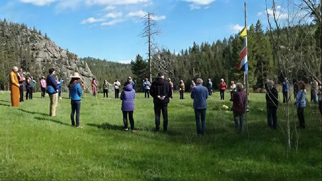 Son sacré, intuition et silence : méditation et musique dans les bois profonds