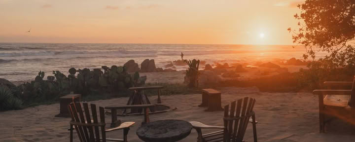 Sun, Sea, & Savasana avec Angie Knight