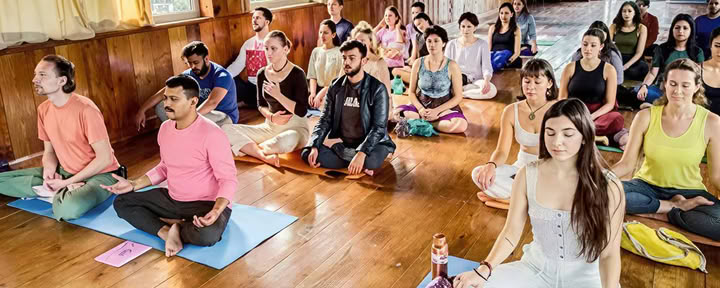 Formation de professeurs de yoga de 200 heures à Rishikesh, Inde – janvier 2026