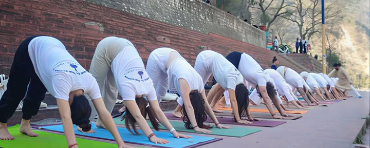 Cours de formation de professeur de yoga de 200 heures à Rishikesh – du 04 octobre au 29 octobre 2026