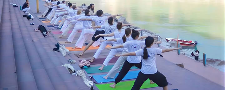 Formation de professeurs de yoga de 100 heures à Rishikesh, en Inde