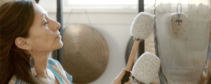 BREATHING DOWN THE MOON: UNE CÉRÉMONIE DE BAIN DE GONG avec Lea Garnier — Sage Academy Of Sound