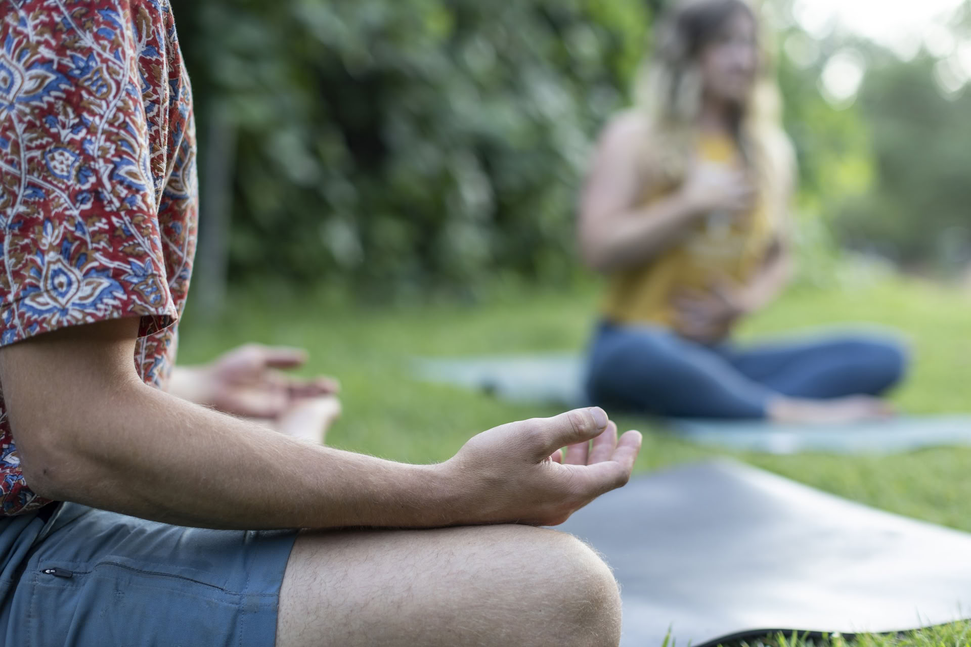 Roots de la Résilience : Yoga & Le Travail qui Reconnecte