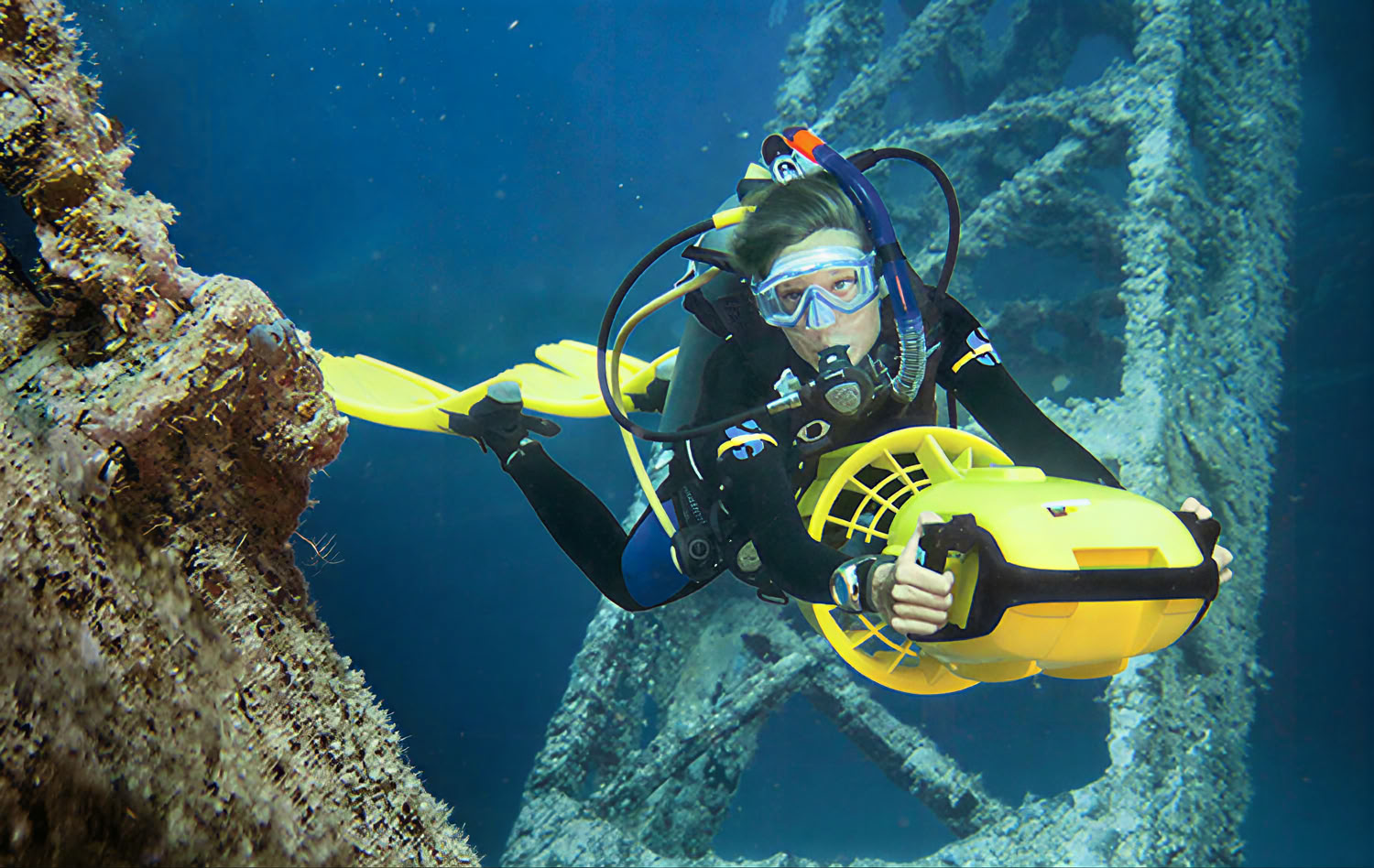 Plongeur sous-marin en eau libre