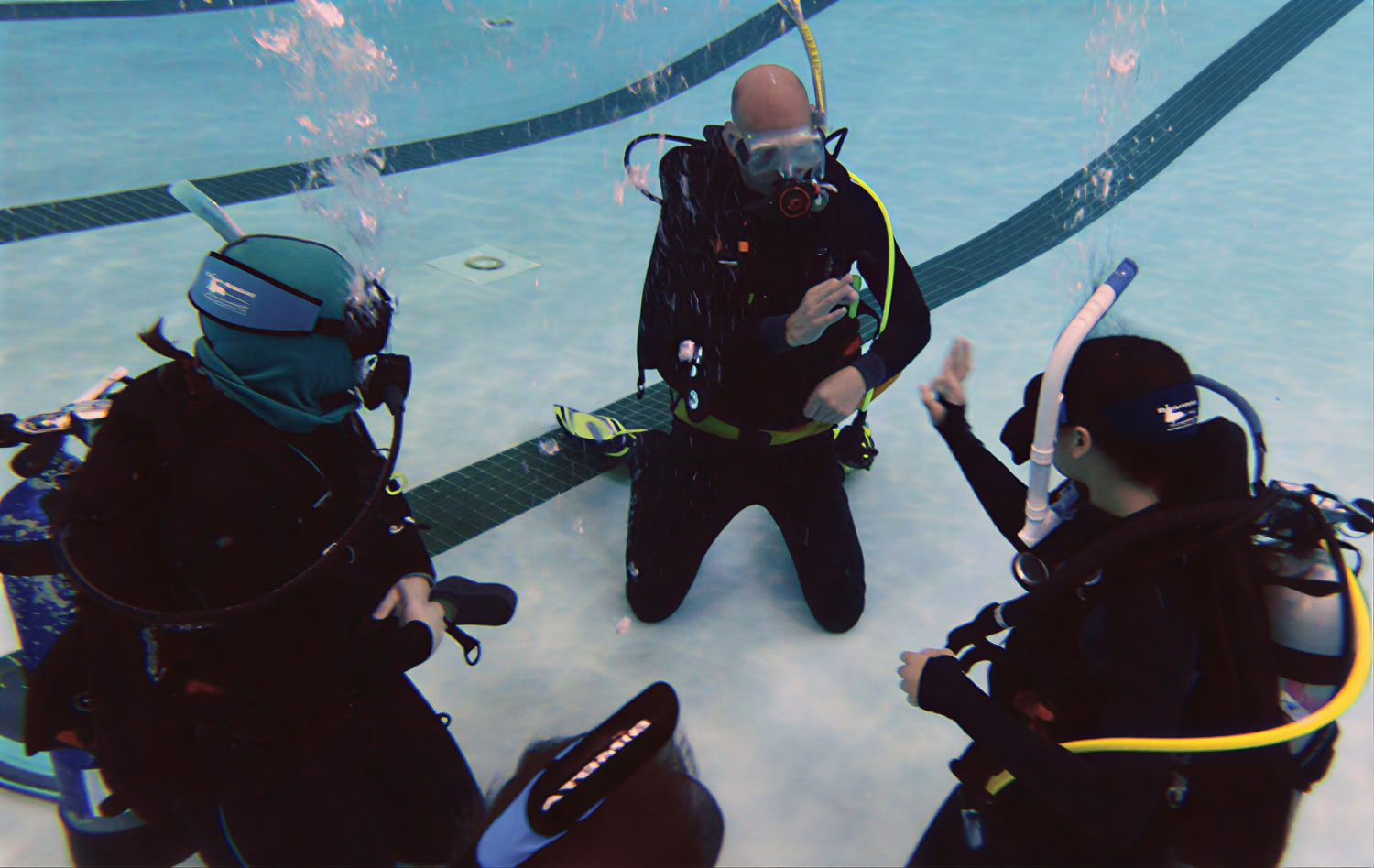 Plongeur sous-marin en eau libre