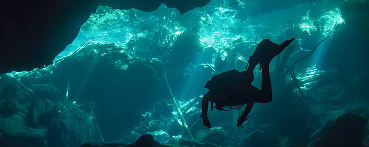 Plongeur en grotte