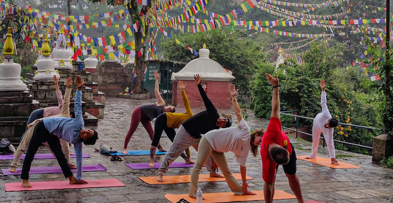 Formation de professeur de yoga de 300 heures (YTT) 24 jours