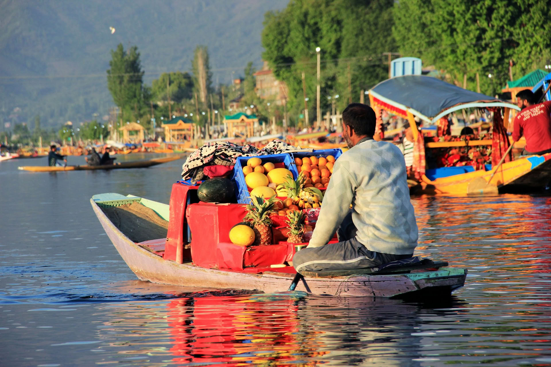 Classic Kashmir Évasion : Houseboat, Prairies & Paysages Glaciaires