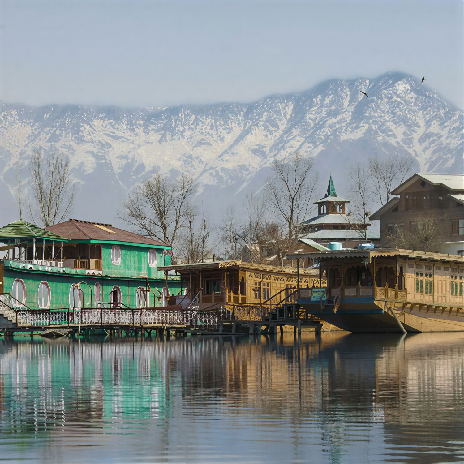 Classic Kashmir Évasion : Houseboat, Prairies & Paysages Glaciaires