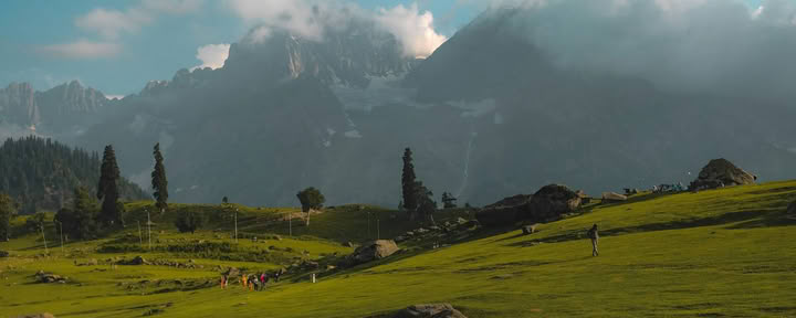 Classic Kashmir Évasion : Houseboat, Prairies & Paysages Glaciaires