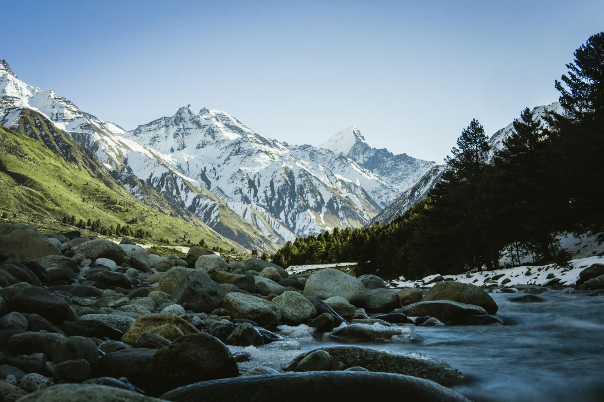 Des vergers aux vallées alpines : voyage himalayen à Thanedar et Sangla