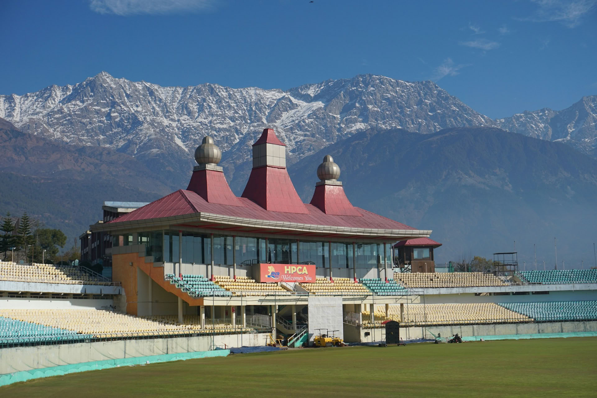 Monastères, sentiers du thé et vues célestes : escapade à Dharamshala, Palampur et Bir
