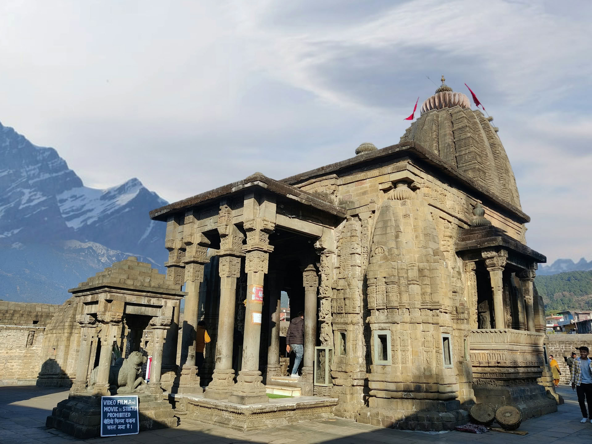 Monastères, sentiers du thé et vues célestes : escapade à Dharamshala, Palampur et Bir