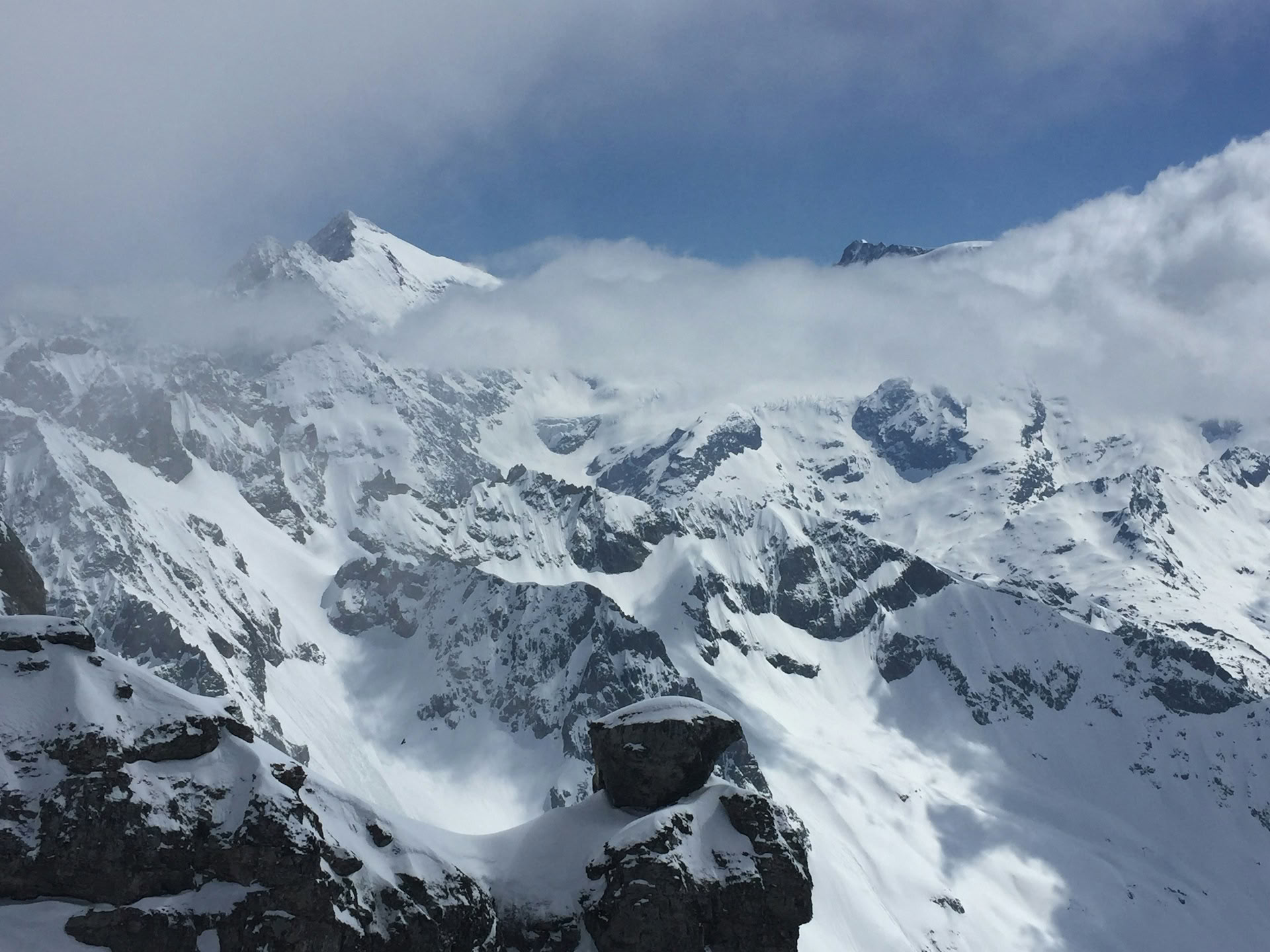 Icônes alpines de la Suisse : trains panoramiques, lacs et hauts sommets
