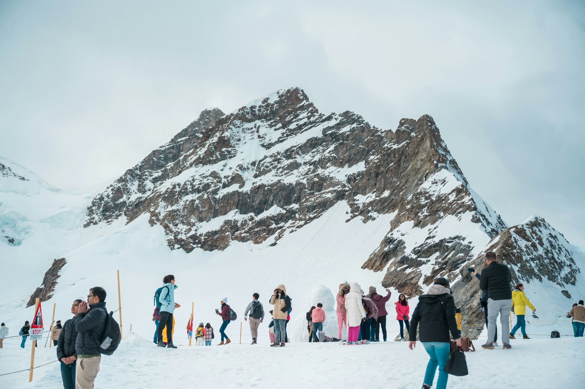 Icônes alpines de la Suisse : trains panoramiques, lacs et hauts sommets