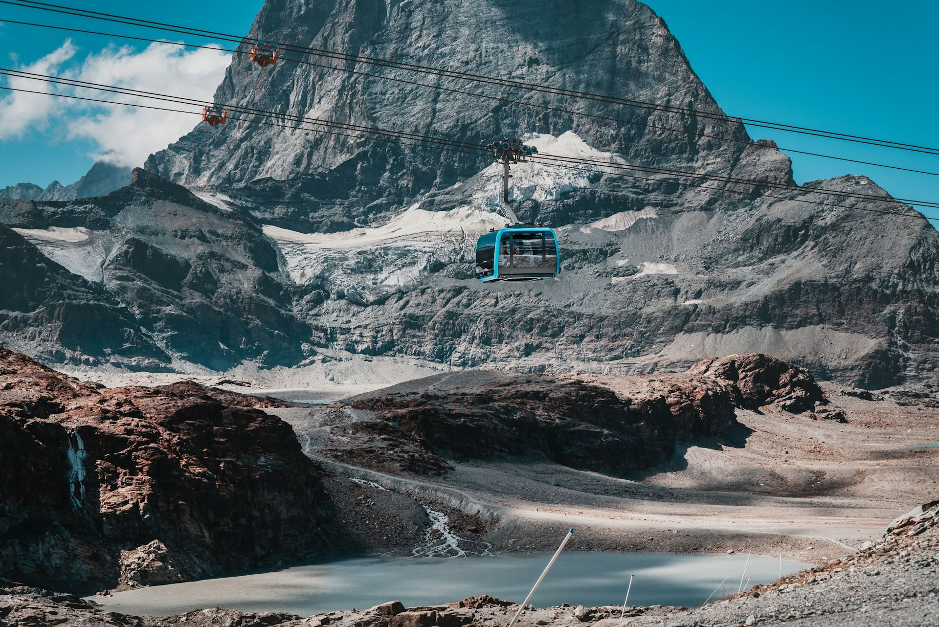 Icônes alpines de la Suisse : trains panoramiques, lacs et hauts sommets