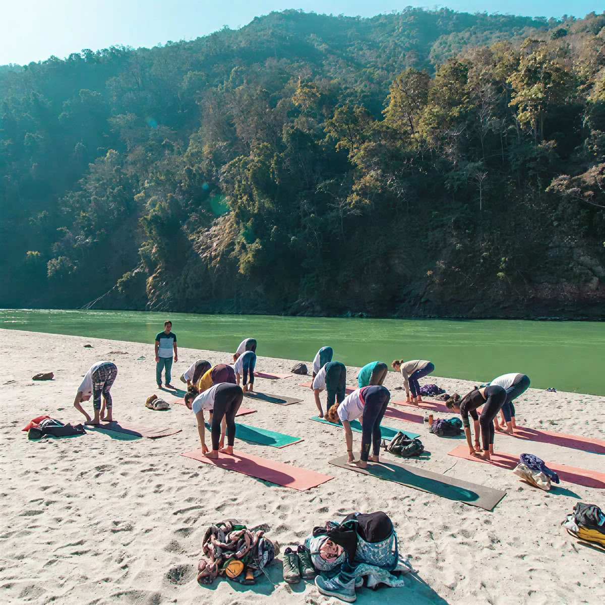 Formation de professeur de yoga de 300 heures à Rishikesh – 01 janv. – 27 janv. 2027
