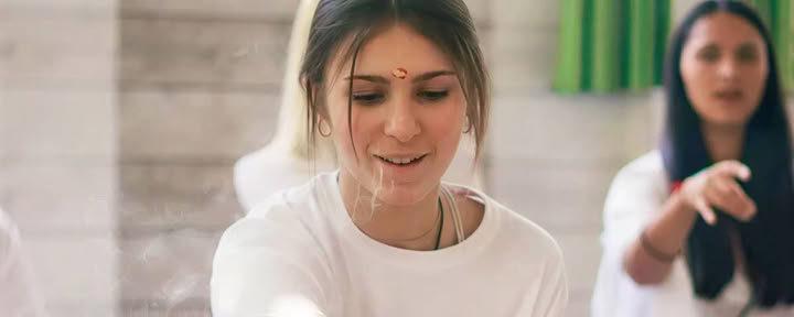 Formation de professeur de yoga de 300 heures à Rishikesh – 01 janv. – 27 janv. 2027