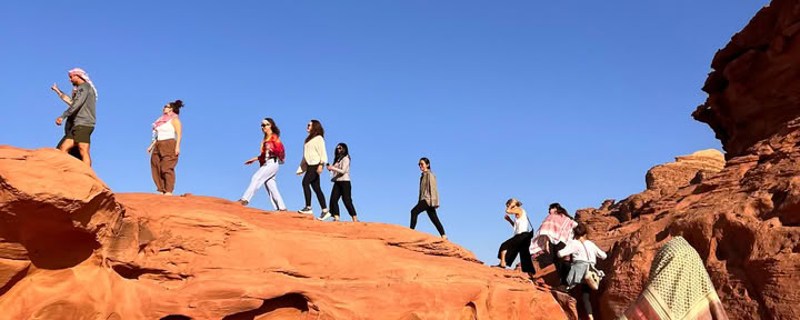 Camel Trekking dans le Wadi Rum en Jordanie : un voyage à travers le temps