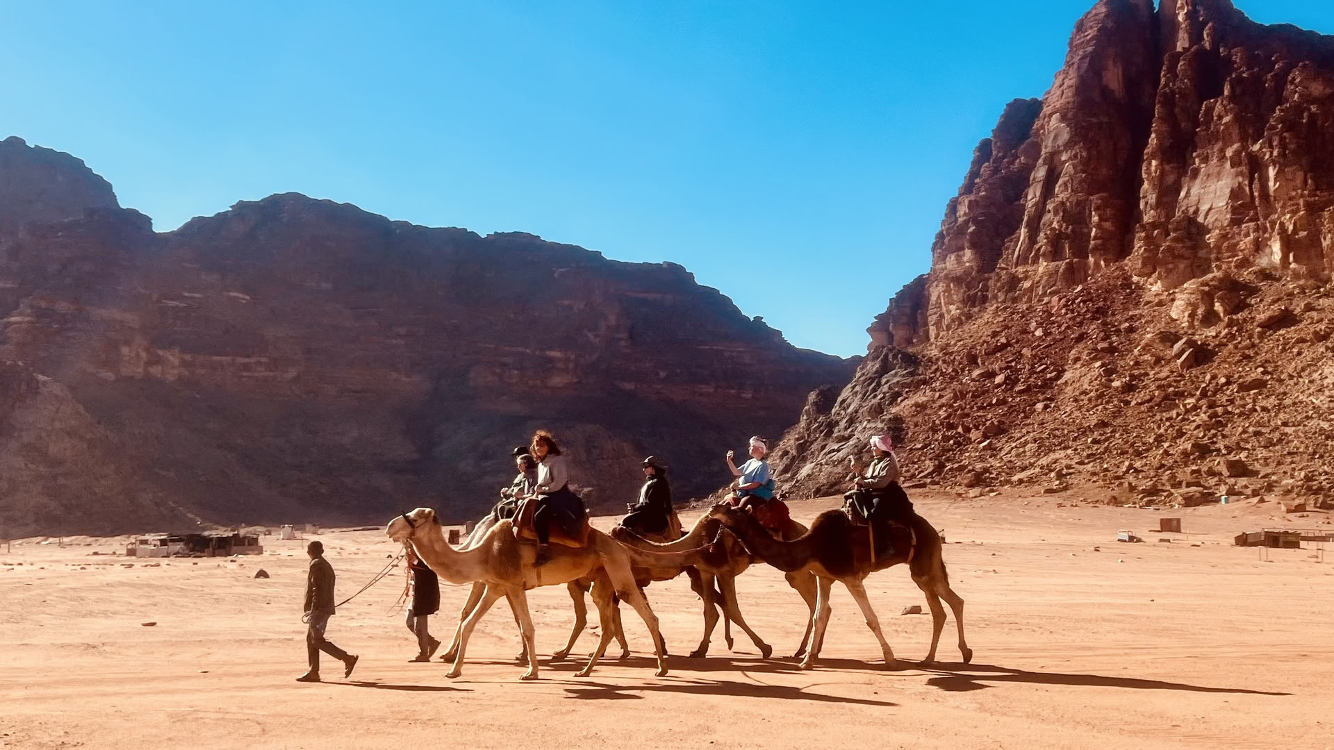 Aventure de trekking à dos de chameau de 4 jours avec les Bédouins à Wadi Rum, Jordanie