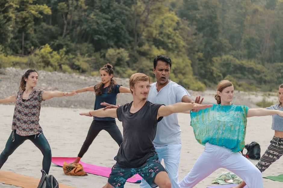 Formation de professeur de yoga holistique de 100 heures à Rishikesh