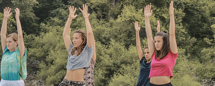 Formation de professeur de yoga holistique de 300 heures