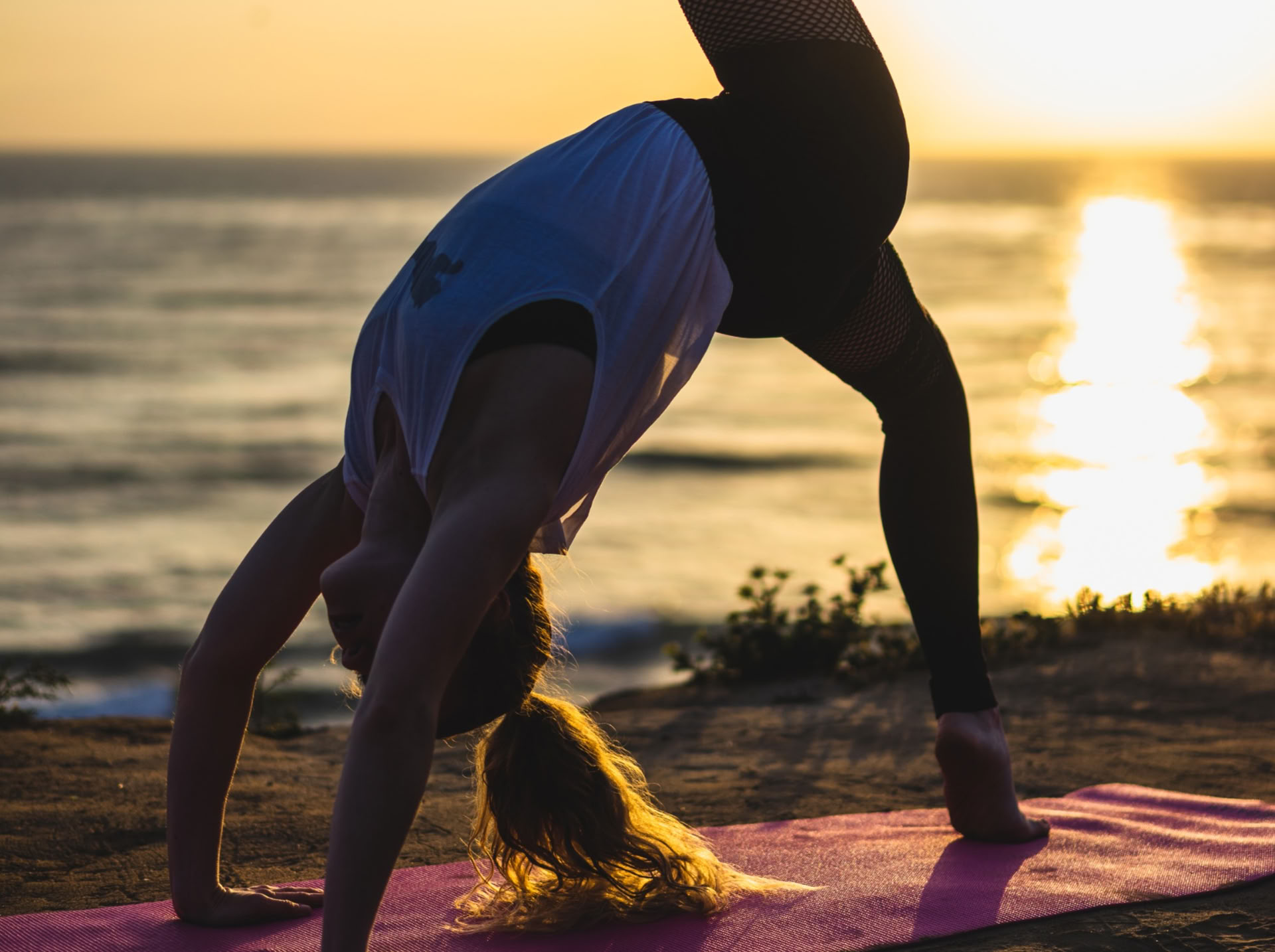 Tour de yoga sur la plage