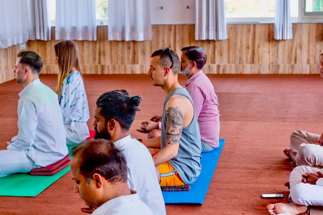 Cours de formation de professeur de yoga Kundalini de 300 heures à Rishikesh