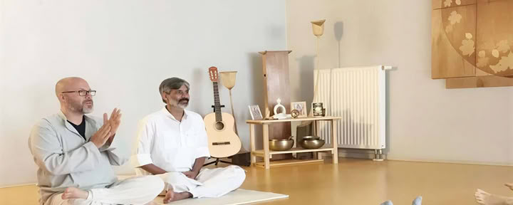 Cours de formation de professeur de yoga Kundalini de 300 heures à Rishikesh