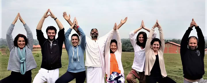 Retraite de formation de yoga pour enfants de 100 heures à Rishikesh – 10 jours