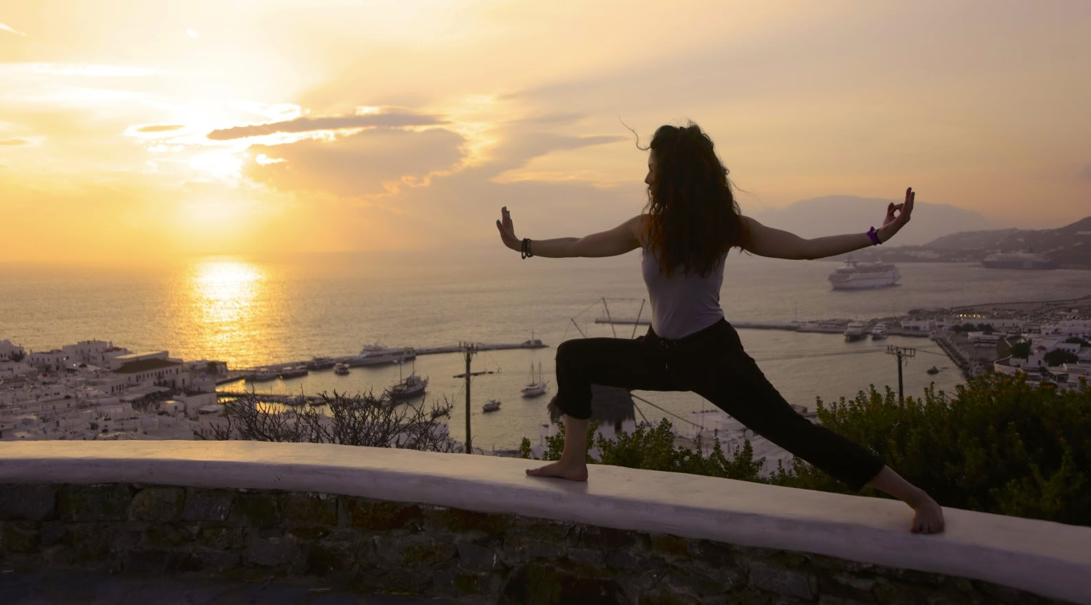 Yoga au coucher du soleil