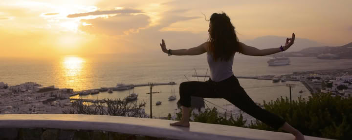 Yoga au coucher du soleil