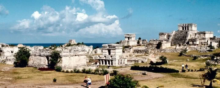 Récifs coralliens et falaises à Isla Mujeres