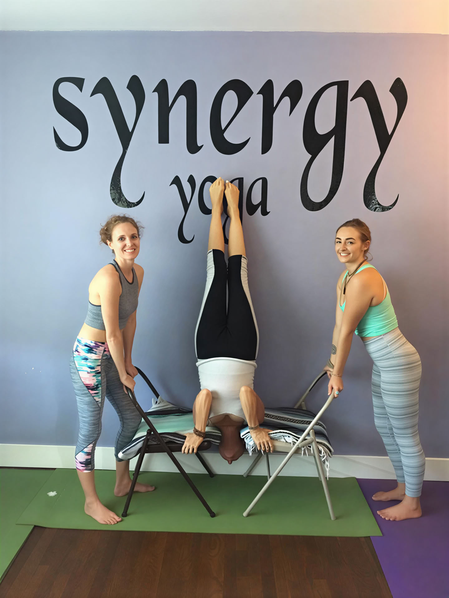 Atelier de yoga sur chaise