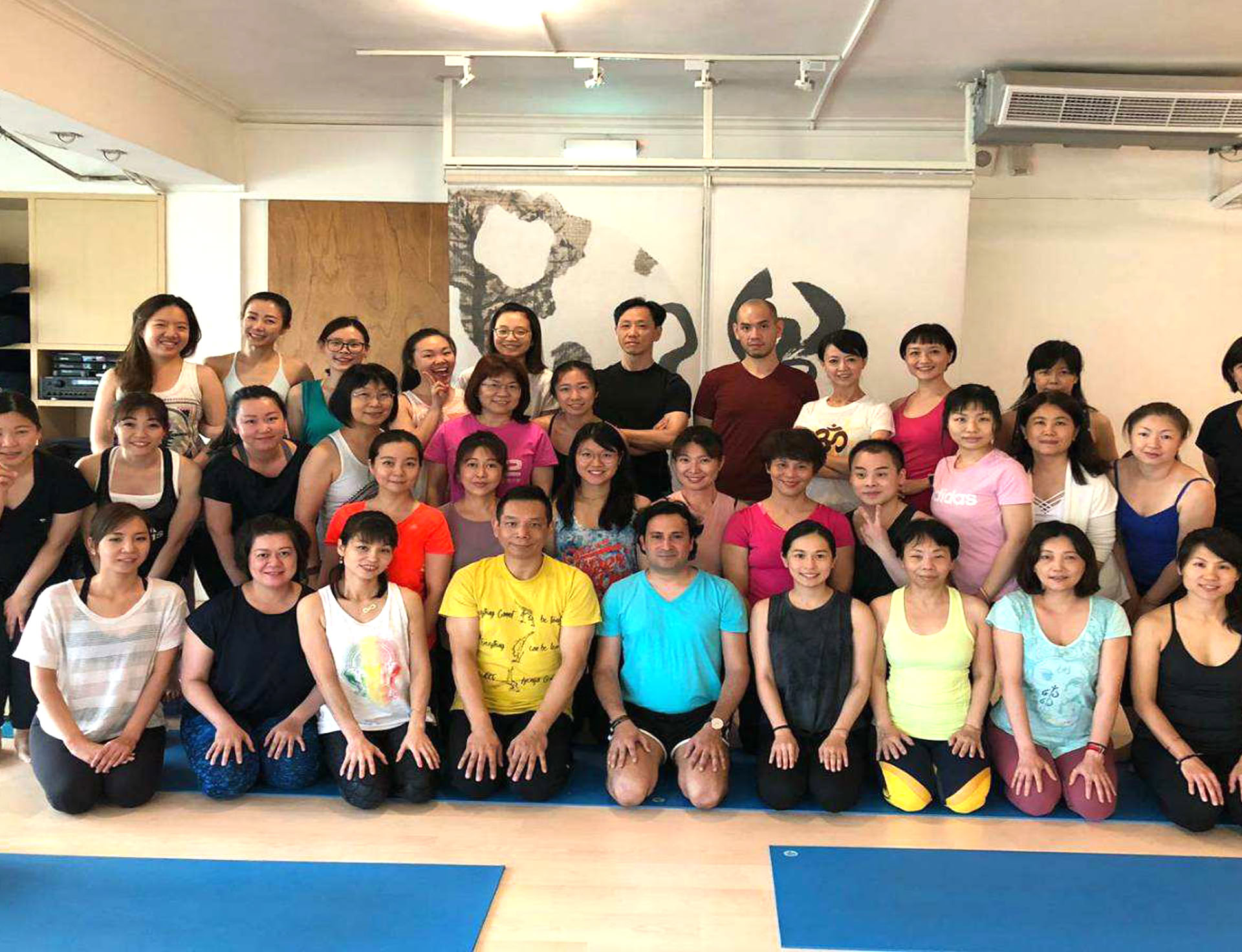 Yoga retraite Course by Om Yoga Rishikesh