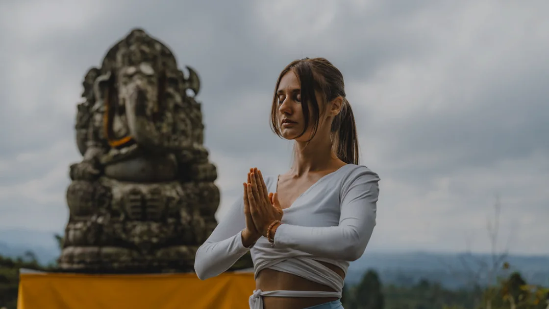 Formation d'enseignant de yoga hybride de 200 heures / 300 heures