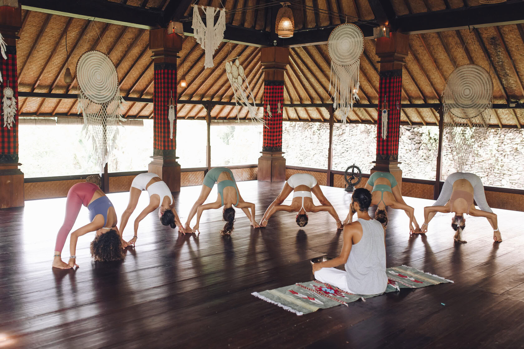 Formation d'enseignant de yoga hybride de 200 heures / 300 heures