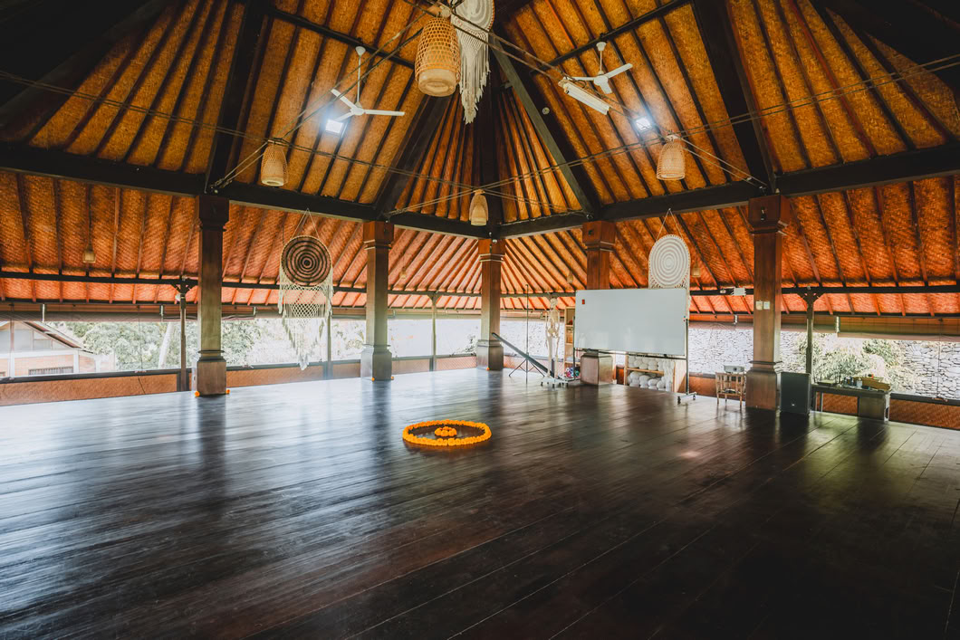 Formation hybride de professeur de yoga de 200 heures / 300 heures – 26 juil. - 4 août