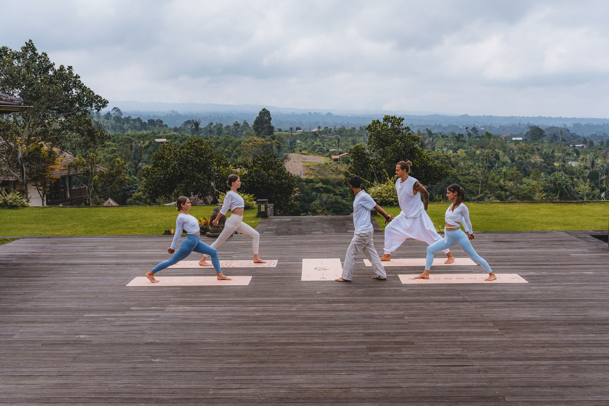 Formation hybride de professeur de yoga 200 heures / 300 heures – 24 août – 6 septembre 2026