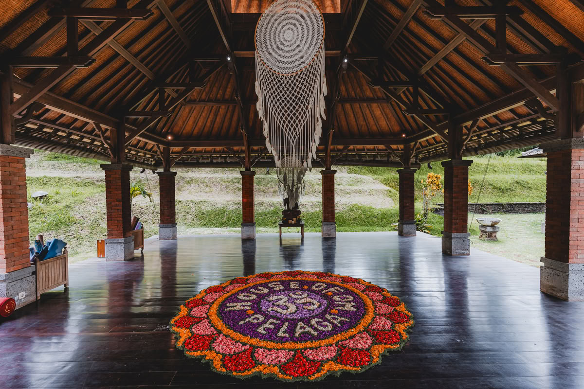 Formation de professeur de yoga hybride de 200 heures / 300 heures – 1er oct. – 14 oct. 2026