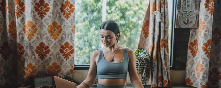 Formation de professeurs de yoga hybride de 200 heures / 300 heures – 26 nov. – 9 déc. 2026