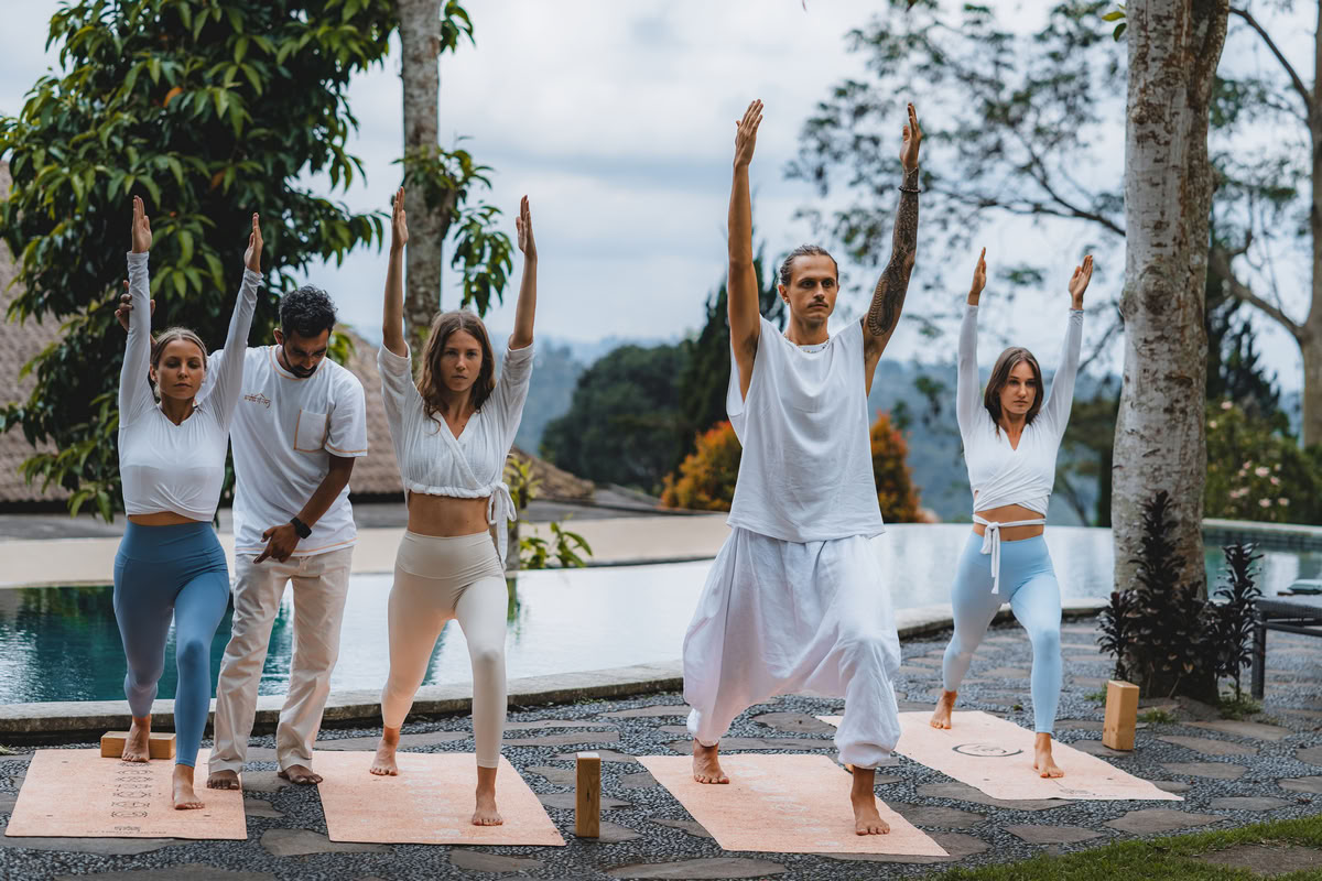 Formation de professeur de yoga de 300 heures – 24 août – 19 sept. 2026