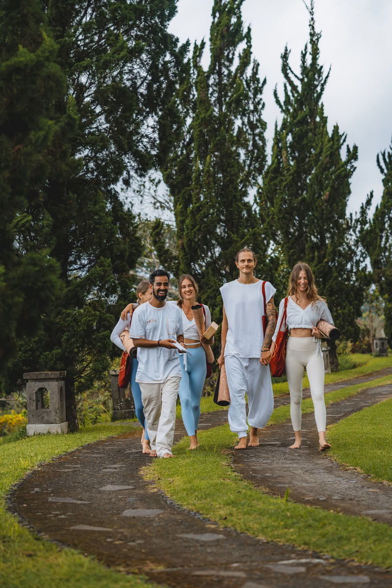 Formation de professeur de yoga de 300 heures – 26 oct. – 21 nov. 2026